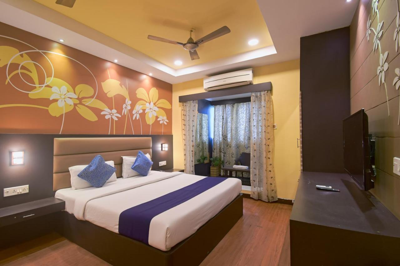 Hotel Jingle Inn Колката Екстериор снимка