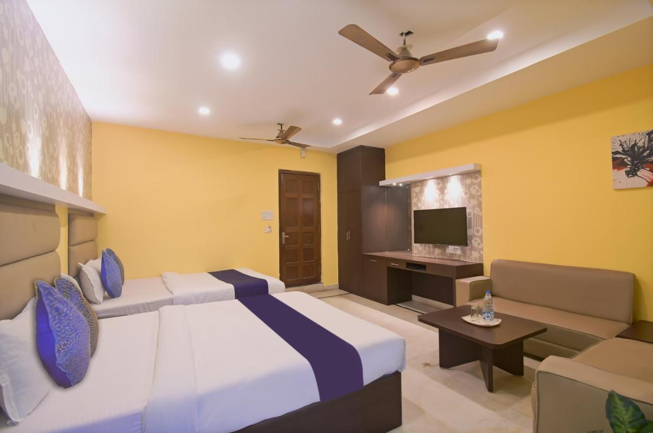 Hotel Jingle Inn Колката Екстериор снимка
