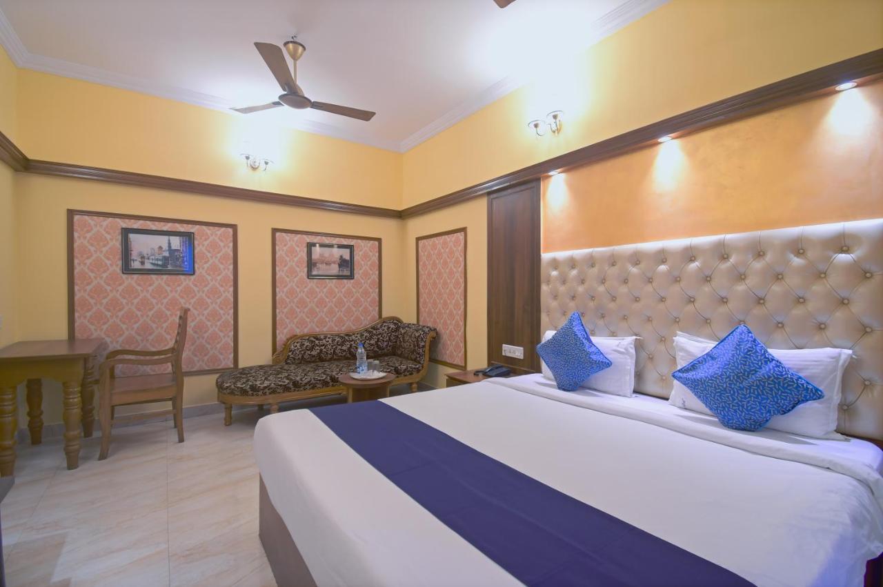 Hotel Jingle Inn Колката Екстериор снимка