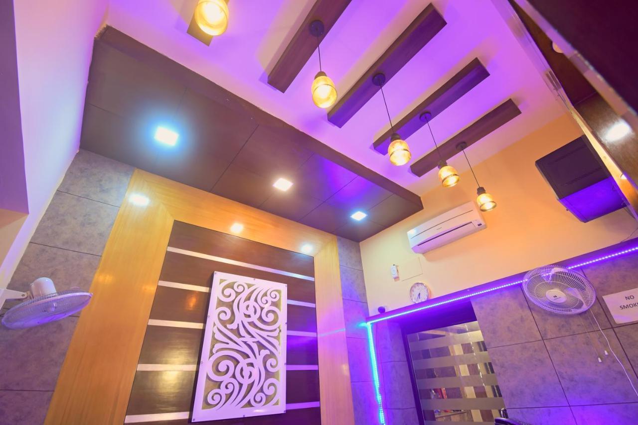 Hotel Jingle Inn Колката Екстериор снимка