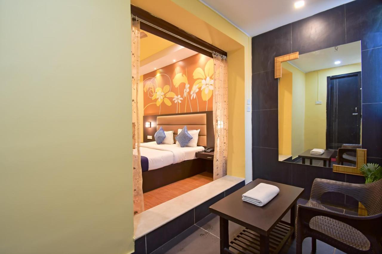 Hotel Jingle Inn Колката Екстериор снимка