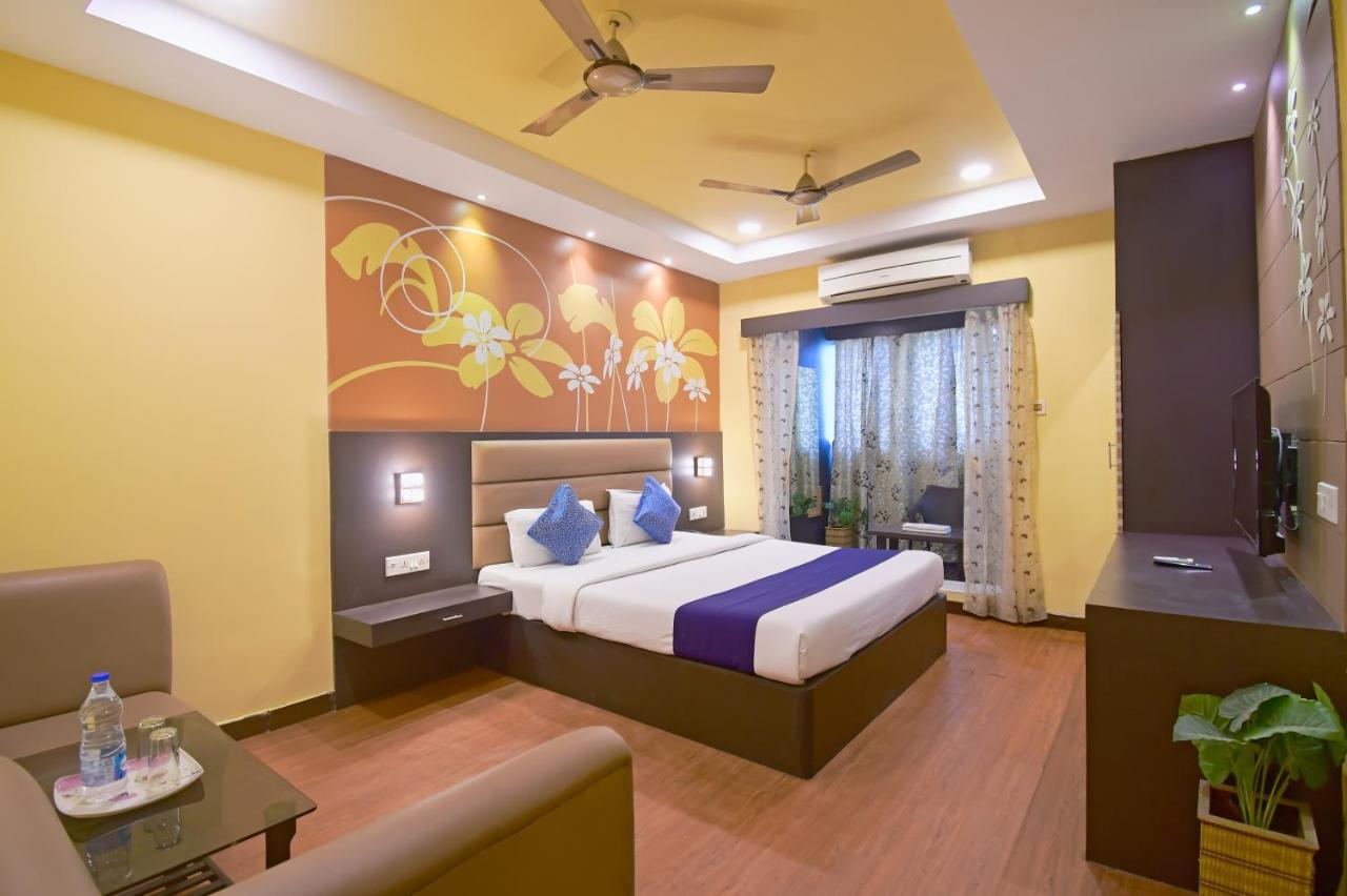 Hotel Jingle Inn Колката Екстериор снимка