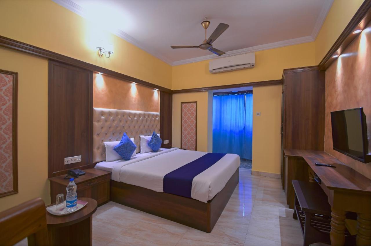 Hotel Jingle Inn Колката Екстериор снимка